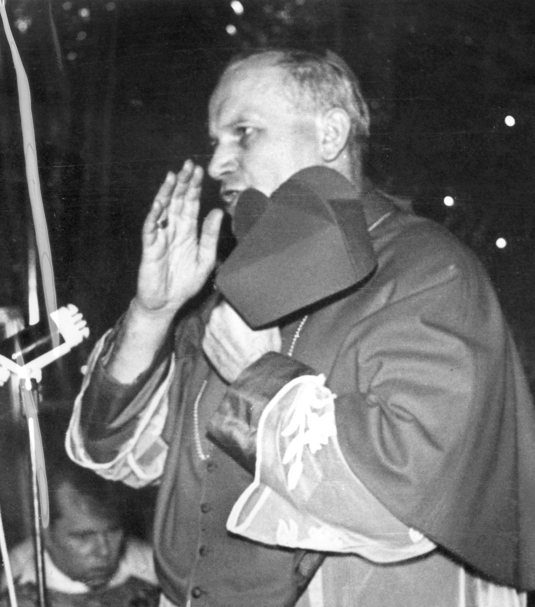 Kardynał Karol Wojtyła podczas wizytacji u ojców karmelitów na Piasku w Krakowie w 1967 roku